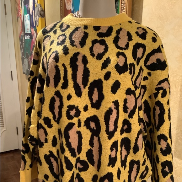 Oversized cheetah sweater by Rehab. - Picture 2 of 7